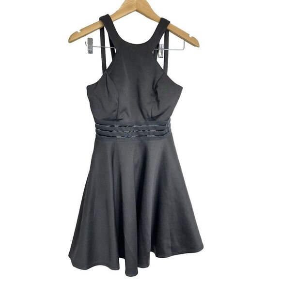 City Studio Junior’s Black Halter‎ Strappy Mini Dress Size 5 - Picture 1 of 7